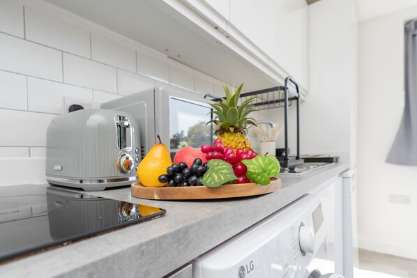 Fridge, microwave, oven, stovetop