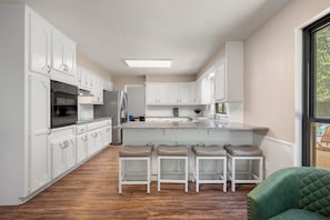 Geladeira, fogão, cooktop, lava-louças