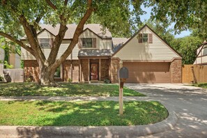 Exterior - Beautiful Spacious Home near OU Campus (Norman)