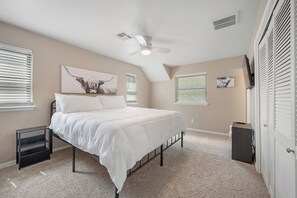 4 bedrooms, iron/ironing board, free WiFi, bed sheets