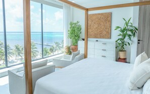 Bloc d'apartaments, vistes al mar | Caixa forta a l'habitació, escriptori i cortines opaques 