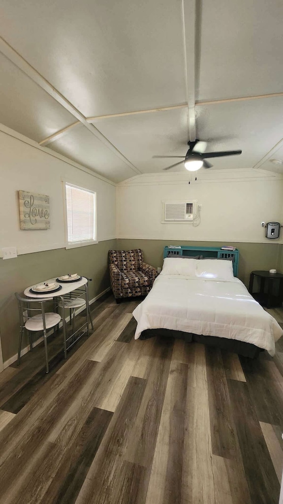Cozy Cabin On 22 Private Acres In Smithville, Tx Peaceful Hill Country Retreat - Smithville, TX