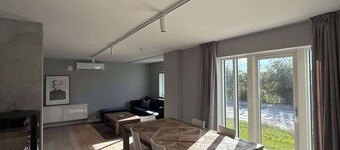 2-Bedroom Apartment w/ Free Parking