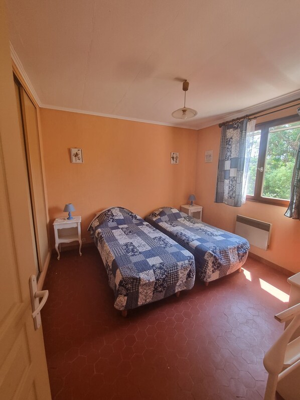 2 bedrooms, WiFi, bed sheets