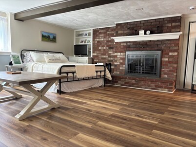 Charming Groton Farmhouse Apartment