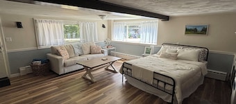Charming Groton Farmhouse Apartment