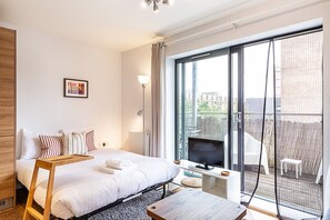 2 bedrooms, iron/ironing board, Internet