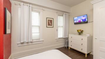 1 bedroom, iron/ironing board, free WiFi, bed sheets