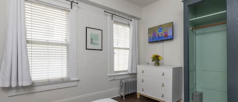 1 bedroom, in-room safe, iron/ironing board, free WiFi