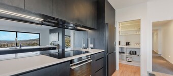 Horizon View Retreat - Nelson Holiday Home
