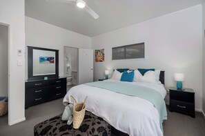 3 bedrooms, iron/ironing board, WiFi, bed sheets