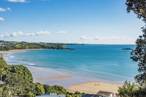 Una spiaggia nelle vicinanze