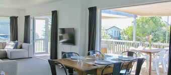 Coastal Retreat - Whiritoa Holiday House