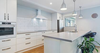 Golden Vista - Coromandel Holiday Home