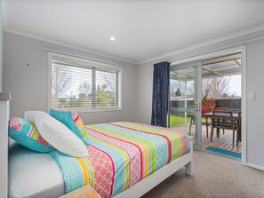 3 bedrooms, WiFi, bed sheets