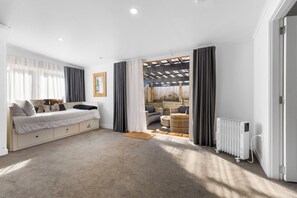 3 habitaciones, tabla de planchar con plancha, wifi y ropa de cama 