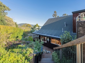 Property grounds - The Mount Paku Bach - Tairua Holiday Home (Tairua)