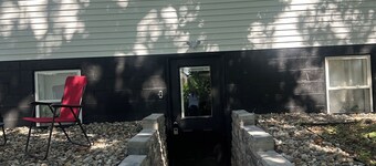 Spacious 5-bedroom house in welcoming West Des Moines with AC