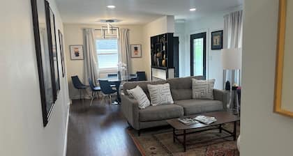 Spacious 5-bedroom house in welcoming West Des Moines with AC