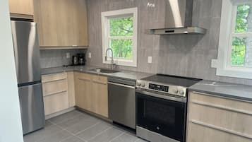 Mikroaaltouuni, uuni, liesi, astianpesukone