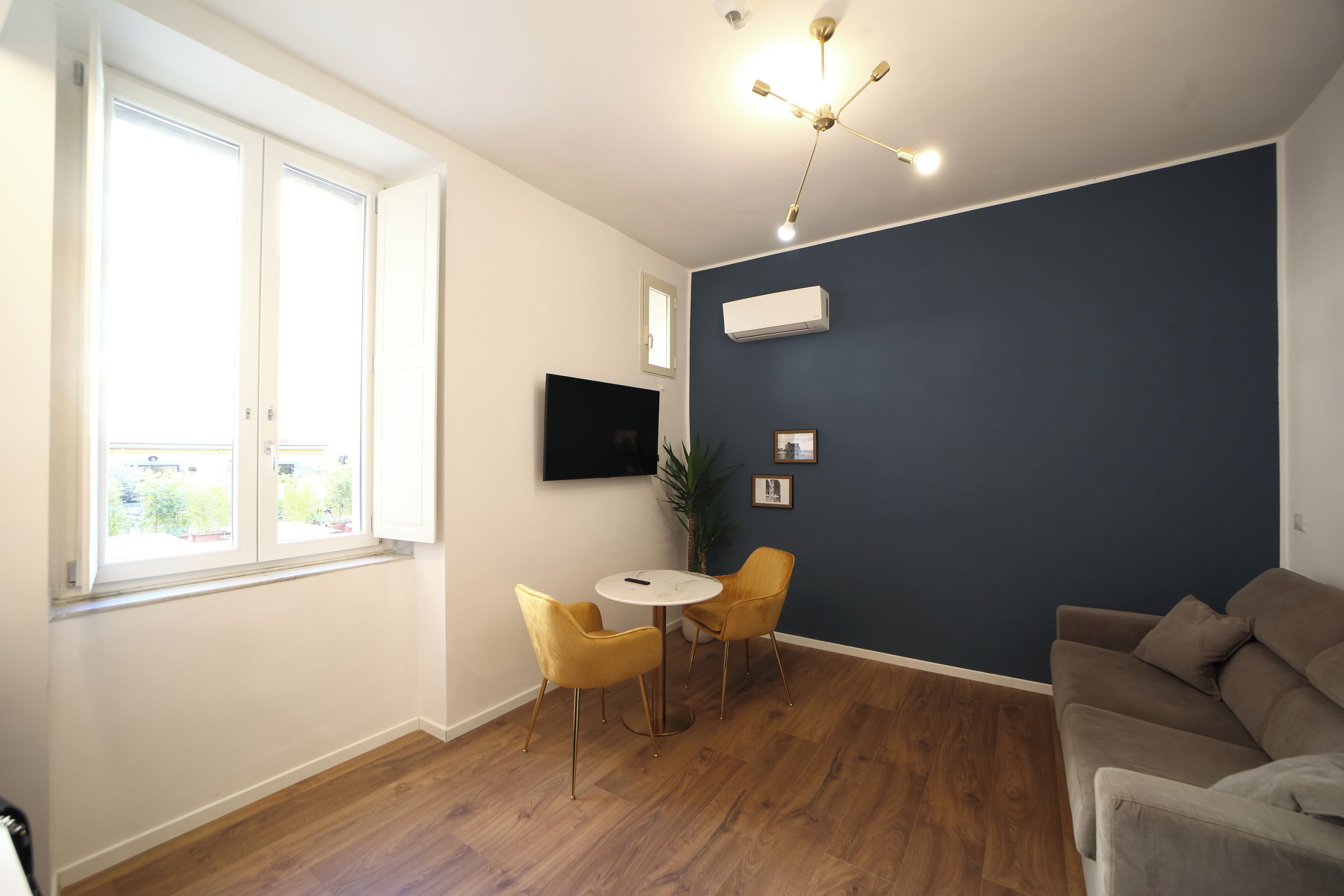 Doppia Deluxe | Area soggiorno | Smart TV 50 pollici con canali digitali, Netflix, film pay-per-view