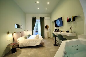 Habitació doble de luxe, balcó, vistes a la ciutat | Minibar gratuït, cortines opaques i habitacions insonoritzades 