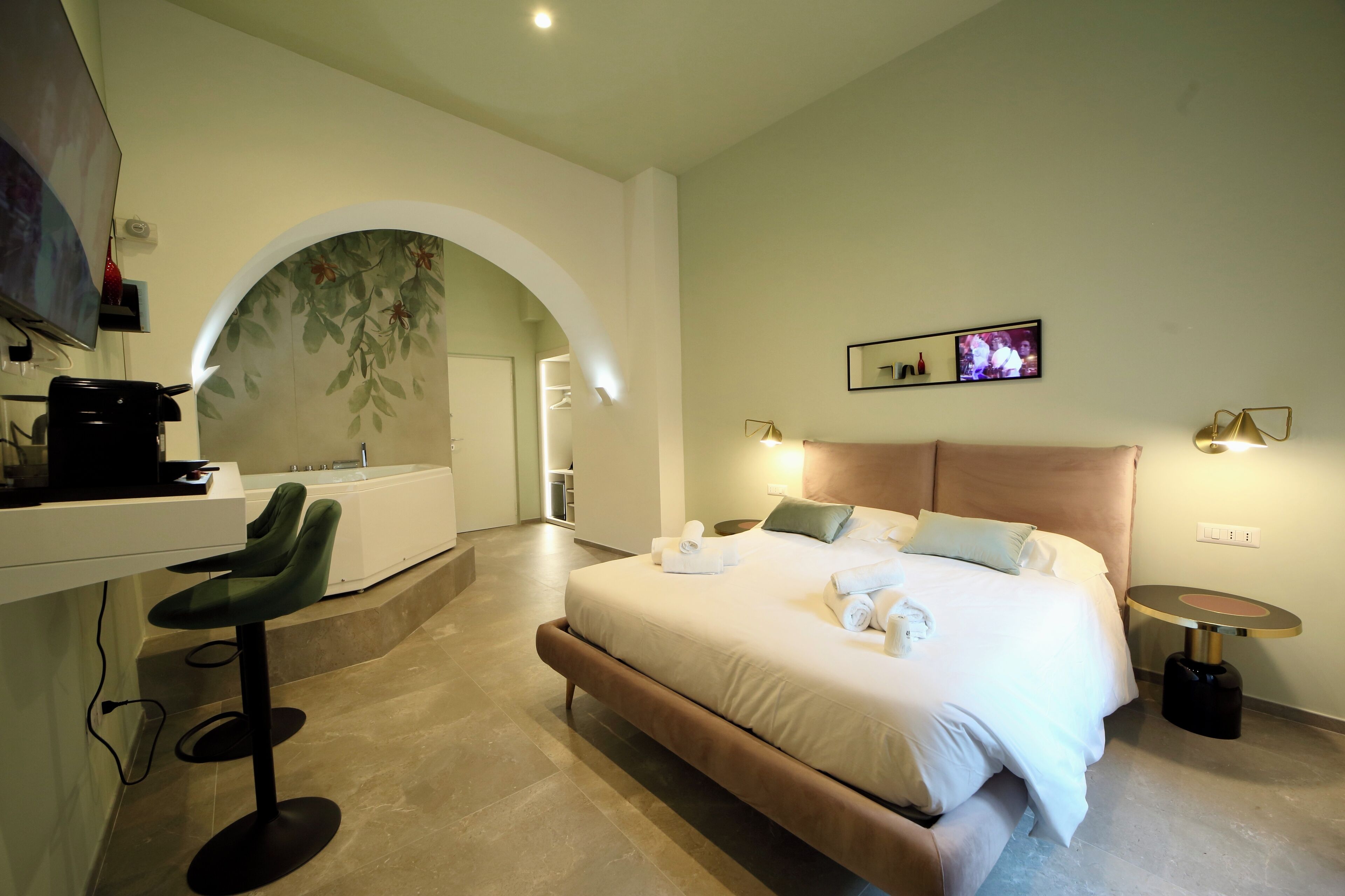 奢华双人房, 阳台, 城市景观 | 遮光窗帘、隔音、熨斗/熨衣板、免费 WiFi