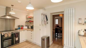 Dishwasher, cookware/dishes/utensils