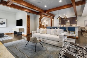 Smart TV, fireplace, stereo