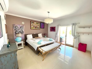 2 bedrooms, in-room safe, iron/ironing board, free WiFi