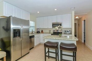 Private kitchen - Lovely ❤ Cottage near the Beach & Downtown SRQ. (Sarasota)