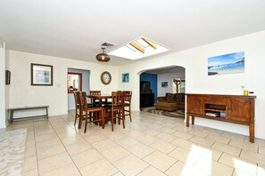 Living area - Huge Heated Pool Home - Minutes to Siesta Key, Shopping, and More!!! (Sarasota)