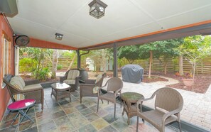 Terrace/patio - Huge Heated Pool Home - Minutes to Siesta Key, Shopping, and More!!! (Sarasota)