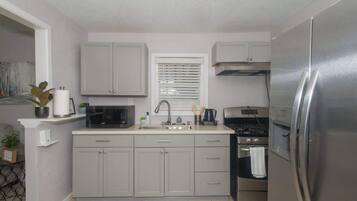 House, Multiple Beds, Patio, Garden View (Brunswick Bungalow) | Private kitchen | Fridge, microwave, oven, stovetop