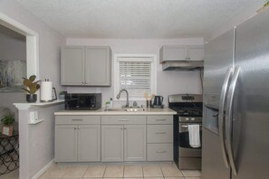 House, Multiple Beds, Patio, Garden View (Brunswick Bungalow) | Private kitchen | Fridge, microwave, oven, stovetop