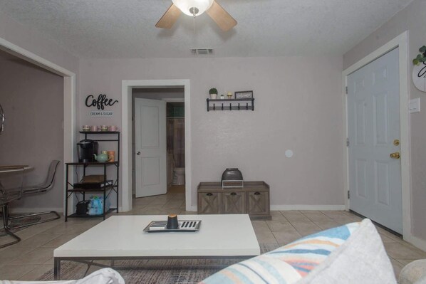 House, Multiple Beds, Patio, Garden View (Brunswick Bungalow) | Interior