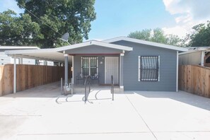 Exterior - Brunswick Bungalow 6ppl (San Antonio)