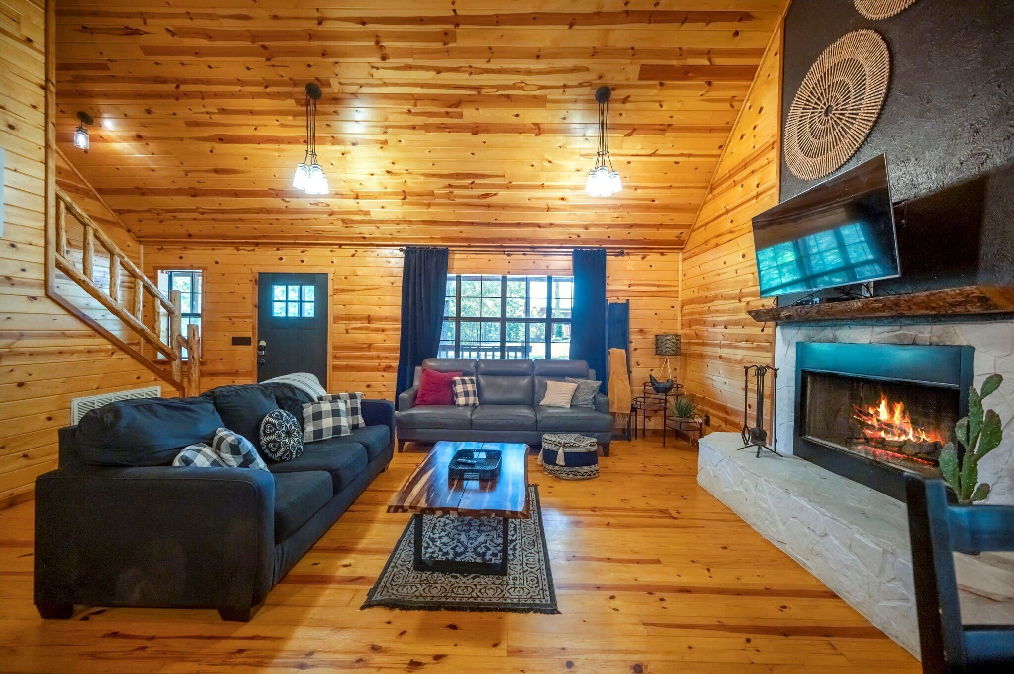 Cabin, Multiple Beds, Hot Tub, Mountain View (Kalo Cabin) | Living area | 42-inch flat-screen TV with digital channels, fireplace