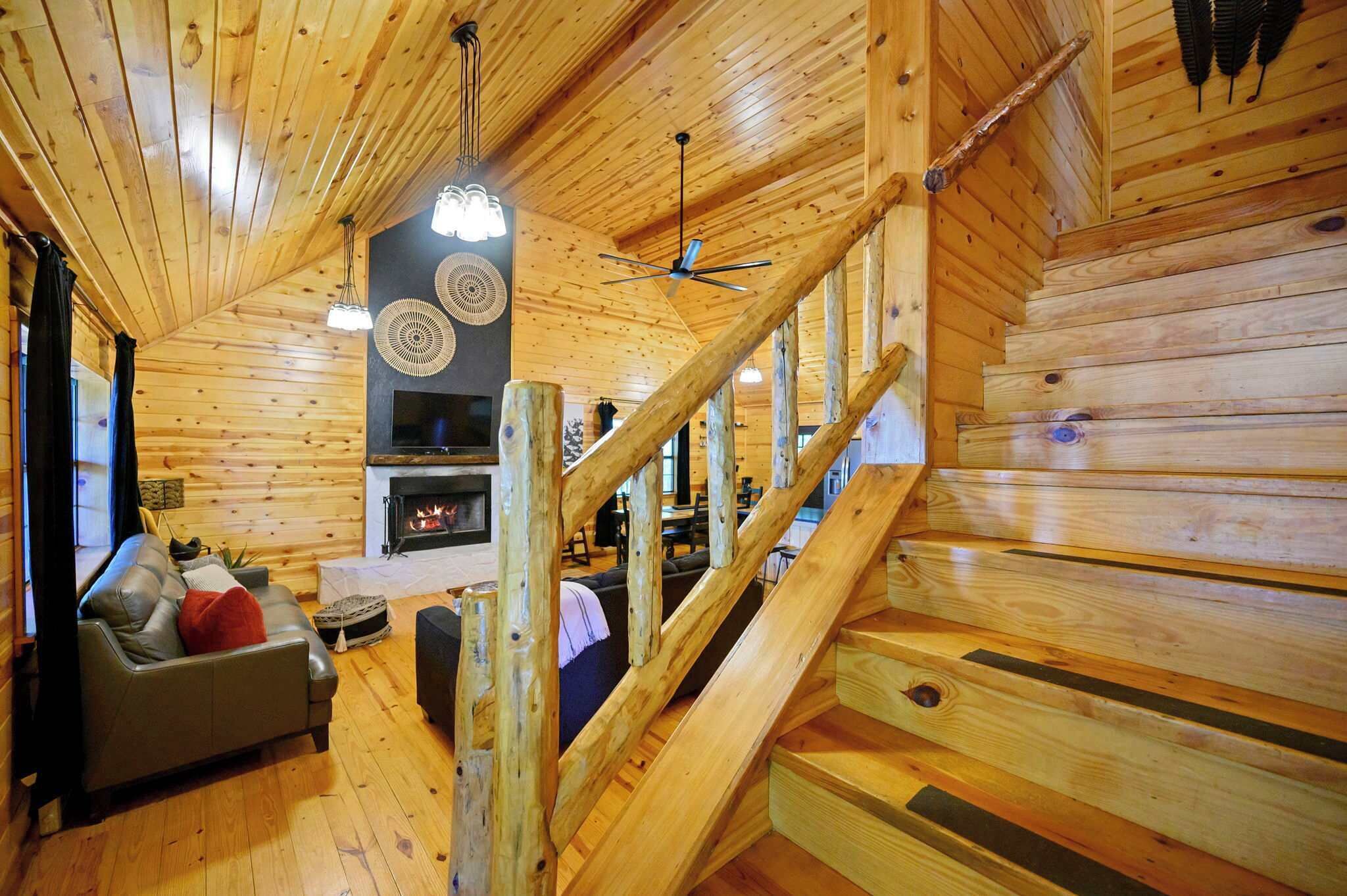 Cabin, Multiple Beds, Hot Tub, Mountain View (Kalo Cabin) | Living area | 42-inch flat-screen TV with digital channels, fireplace