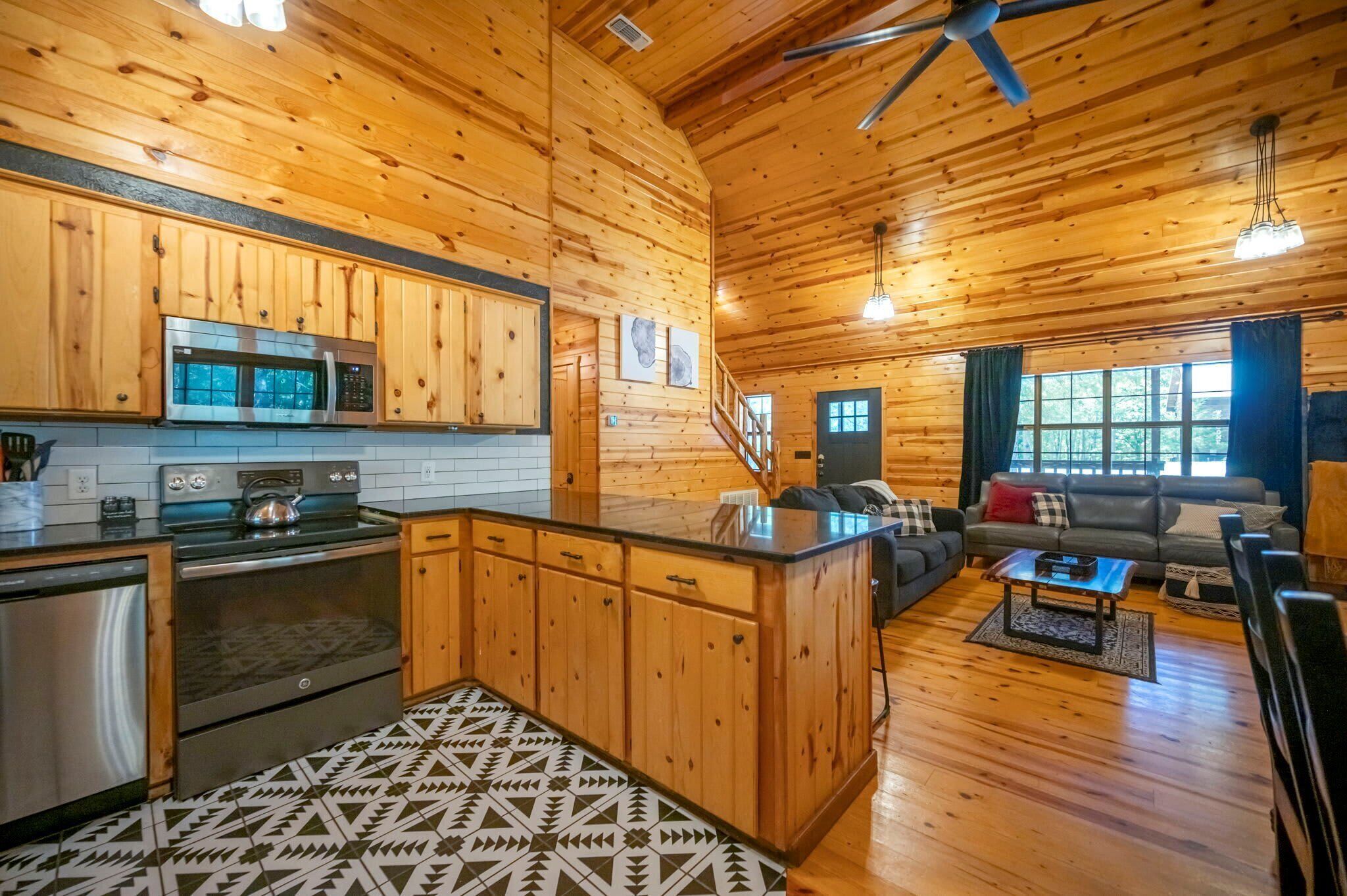 Cabin, Multiple Beds, Hot Tub, Mountain View (Kalo Cabin) | Interior