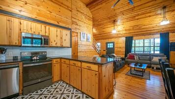 Cabin, Multiple Beds, Hot Tub, Mountain View (Kalo Cabin) | Interior