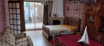 Audierne town center house