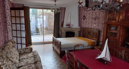 Audierne town center house