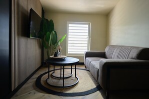 TV - Aki Banda Suites (Willemstad)