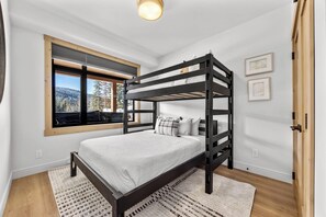 2 quartos, acesso à internet, roupa de cama