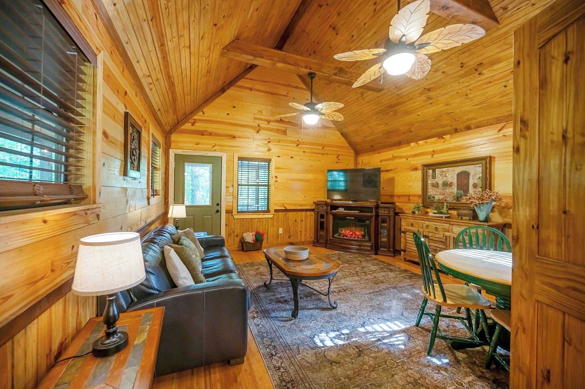 Ferienhütte, Mehrere Betten, Whirlpool (Sunset Ridge) | Wohnbereich