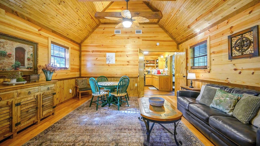 Sunset Ridge Cozy Cabin for 6