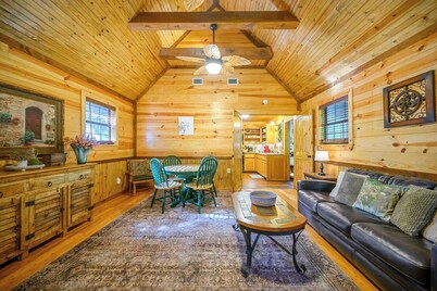 Sunset Ridge Cozy Cabin for 6