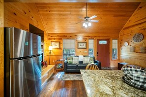 Ferienhütte, Mehrere Betten, Whirlpool (Sunset Ridge) | Innenbereich