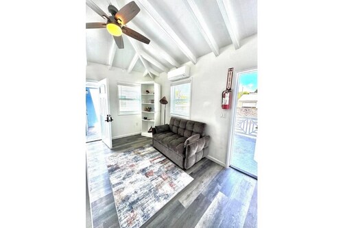 Walk to the beach! Sweet Tart on King“Guava” 2BR